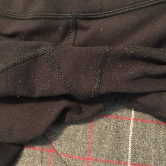 Black Lululemon Capri leggings - Picture 3 of 4